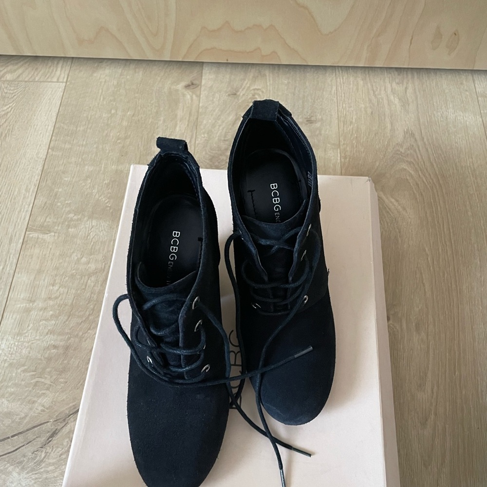 BCBGeneration black suede leather booties - Picture 2 of 5